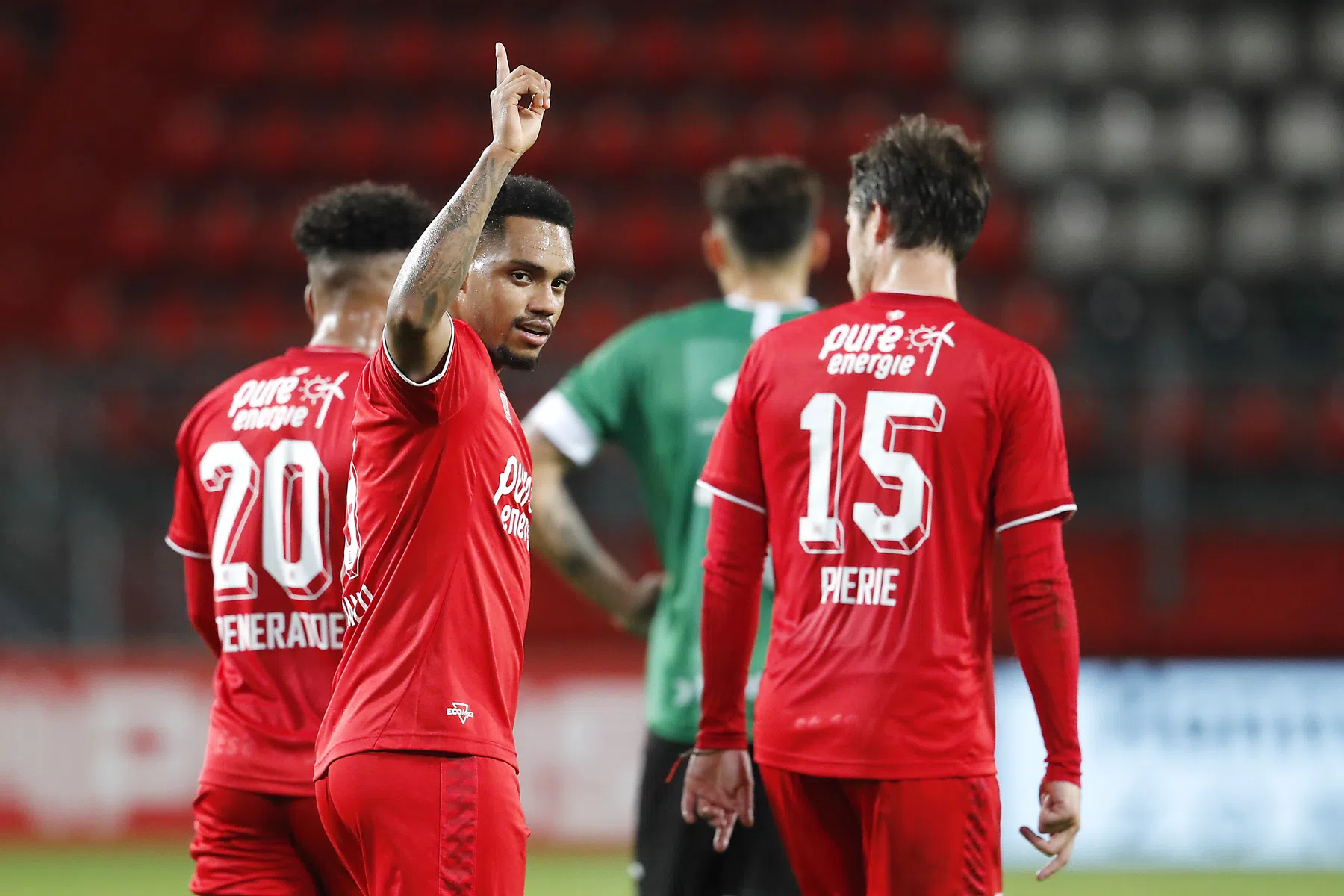 FC Twente haalt ook in oefenduel hard uit tegen PEC Zwolle