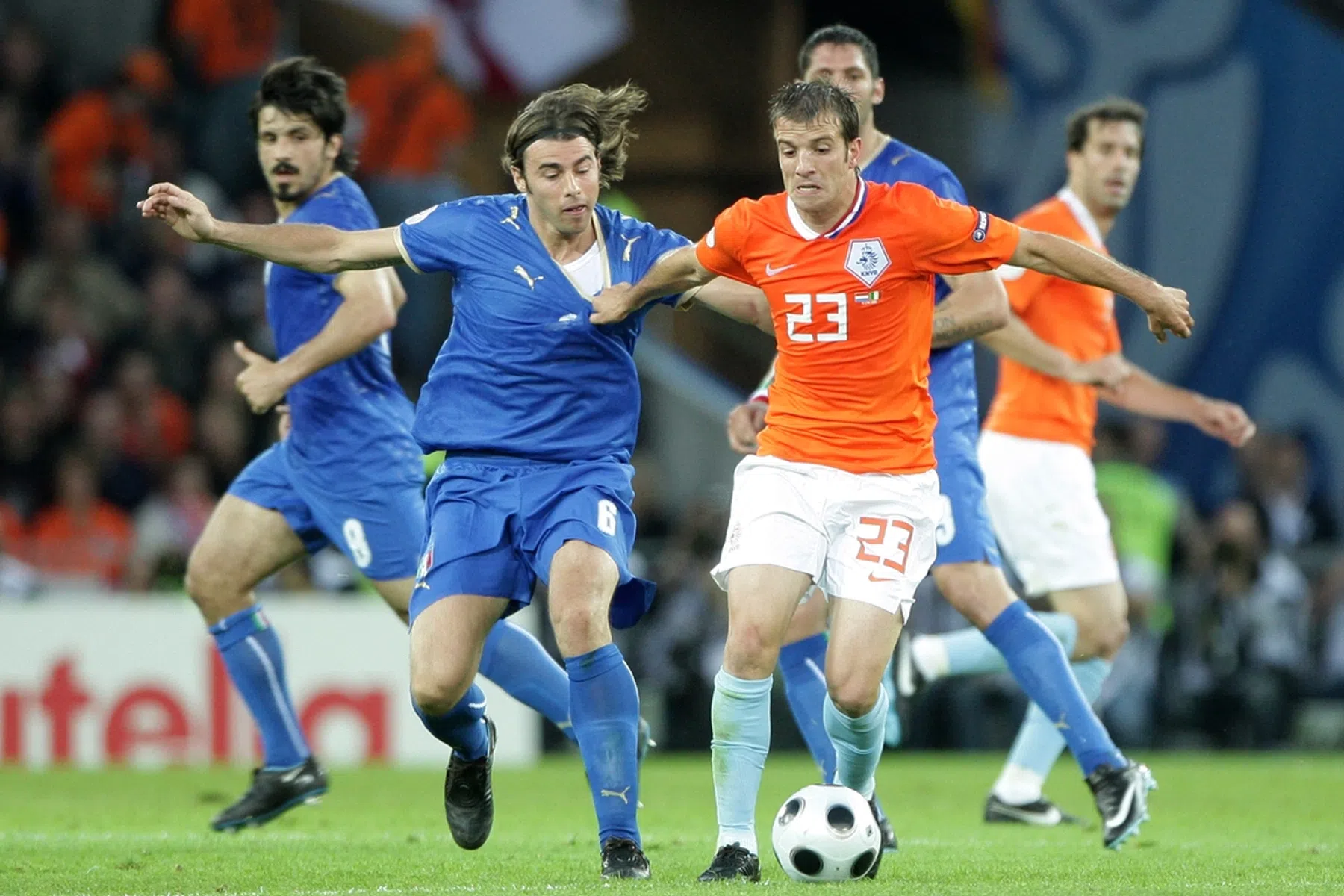 Anekdote Van der Vaart over EK 2008, huwelijksaanzoek als afscheid