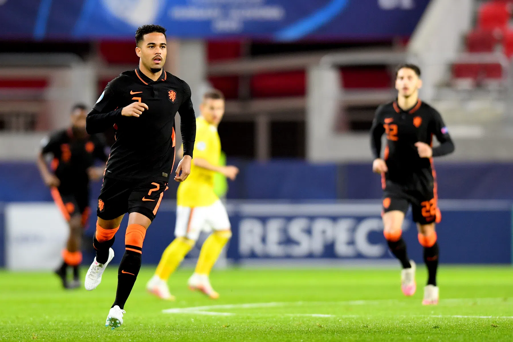 Kluivert wil verrassen tegen Duitsland: 'Ik zou het gezonde spanning noemen'