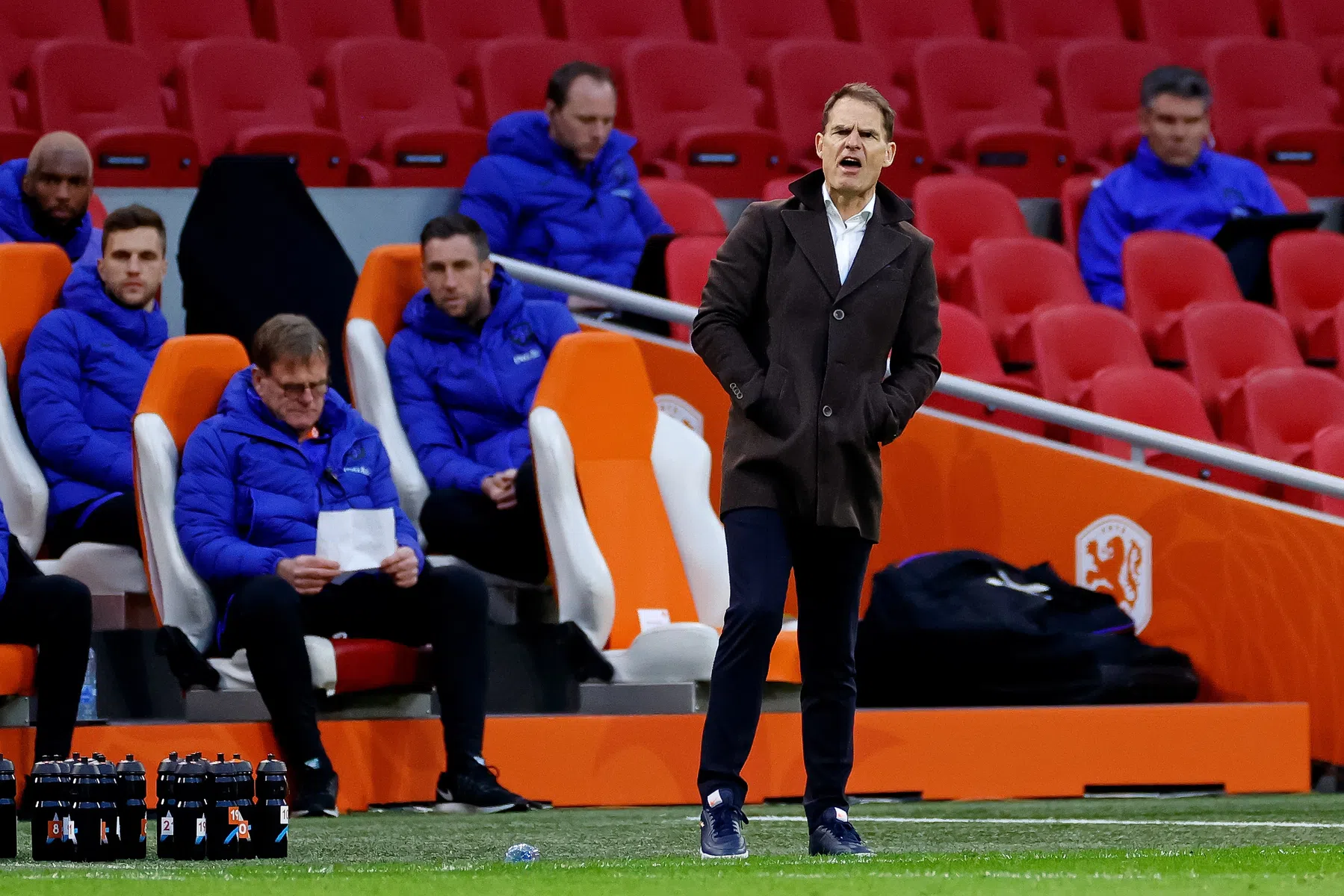 Niet breien, maar casinovoetbal kenmerkt het Oranje van Frank de Boer