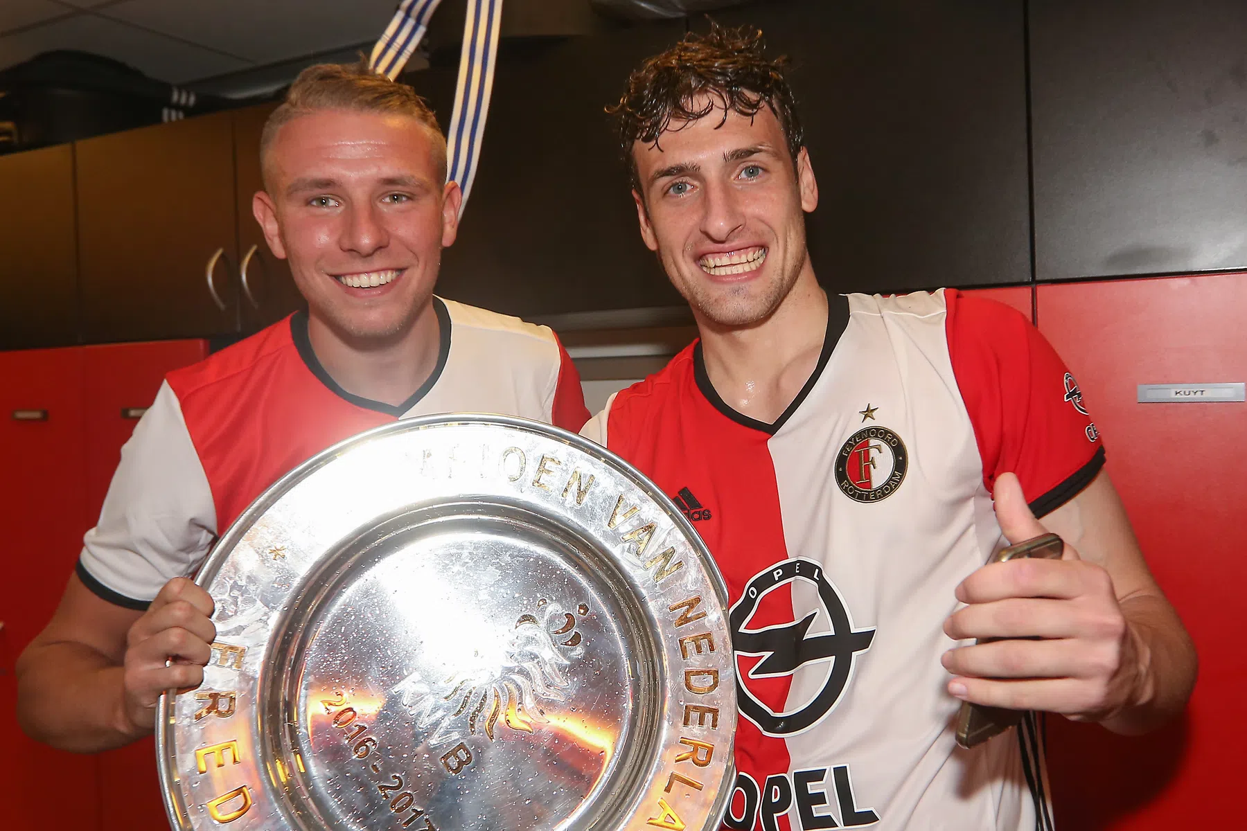 Feyenoord zegt contracten 'trouwe' verdedigers formeel op