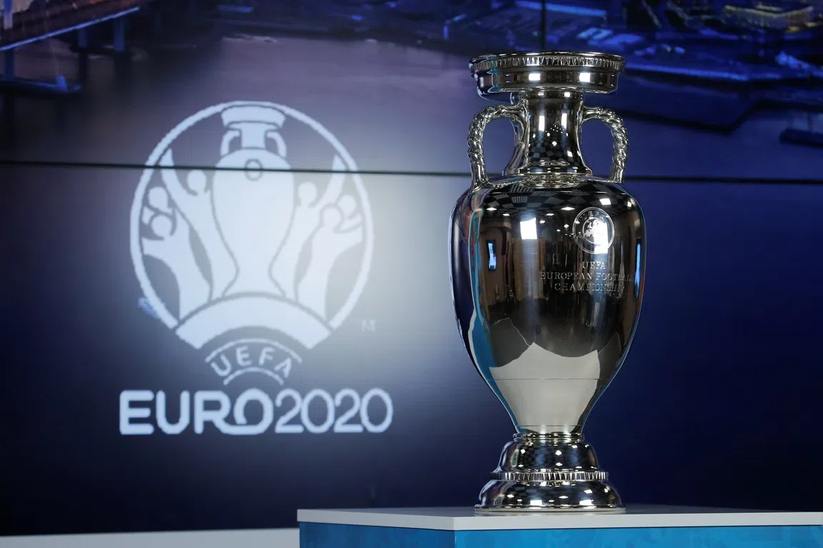 'UEFA luistert naar bondscoaches en overweegt EK-selecties te vergroten'
