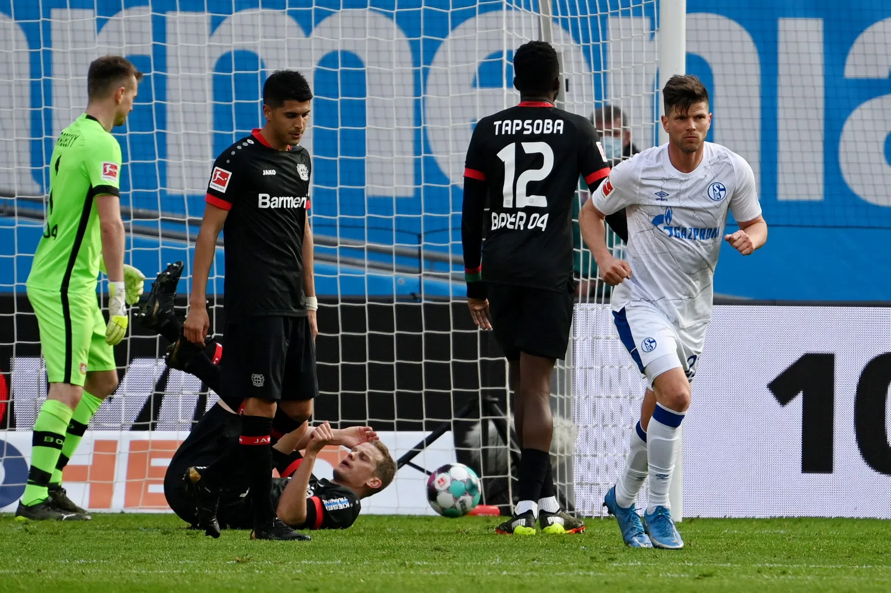 Huntelaar vestigt records met treffer, maar kan er zelf weinig mee