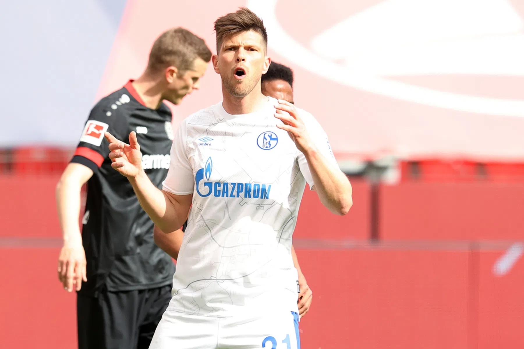 Degradatie Schalke dichterbij ondanks eerste goal Huntelaar sinds rentree