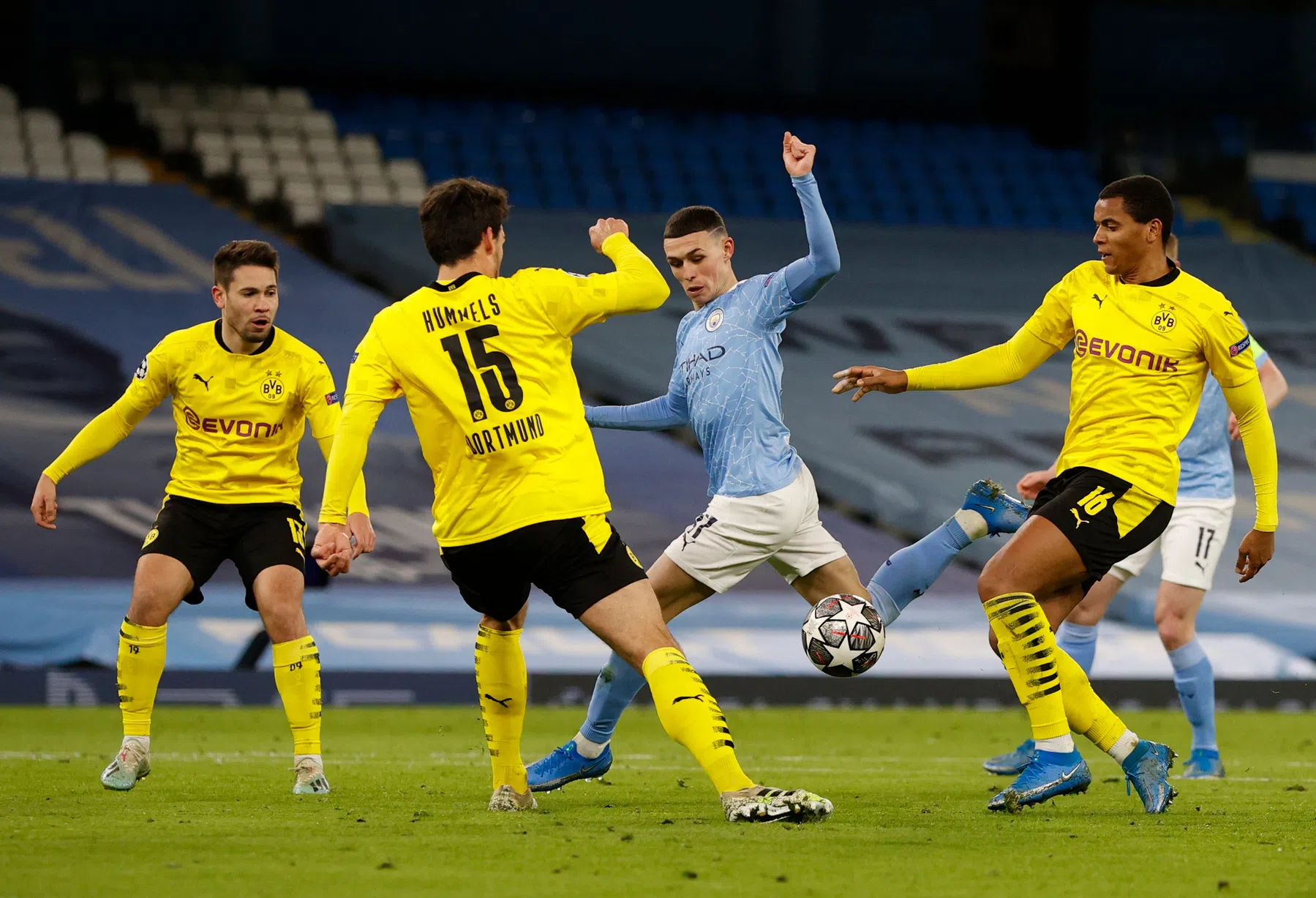 Nog volop spanning na bijna-unieke treffer Dortmund bij Man City