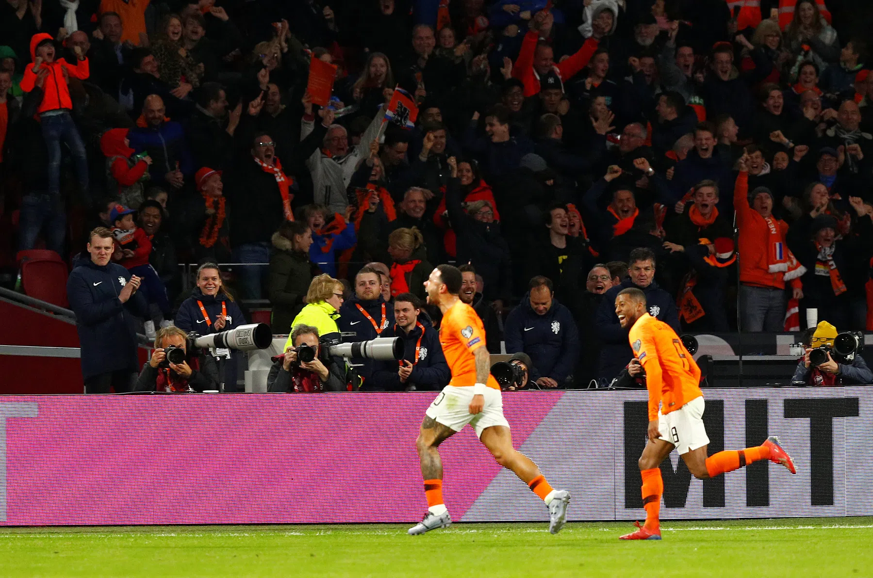 KNVB en kabinet: ten minste twaalfduizend fans bij EK-duels in Amsterdam