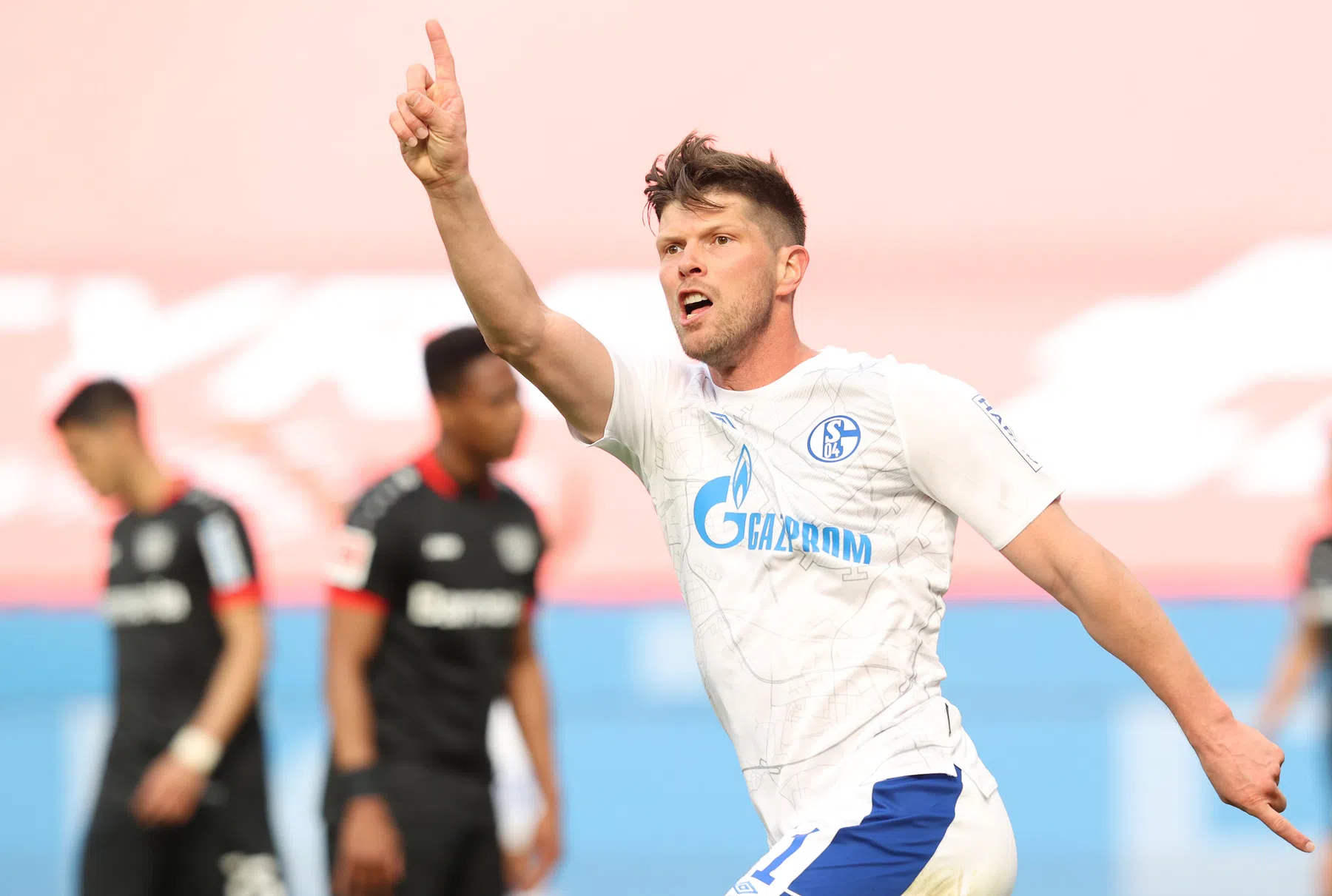 Huntelaar zet deur voor nog een seizoen bij Schalke op een kier