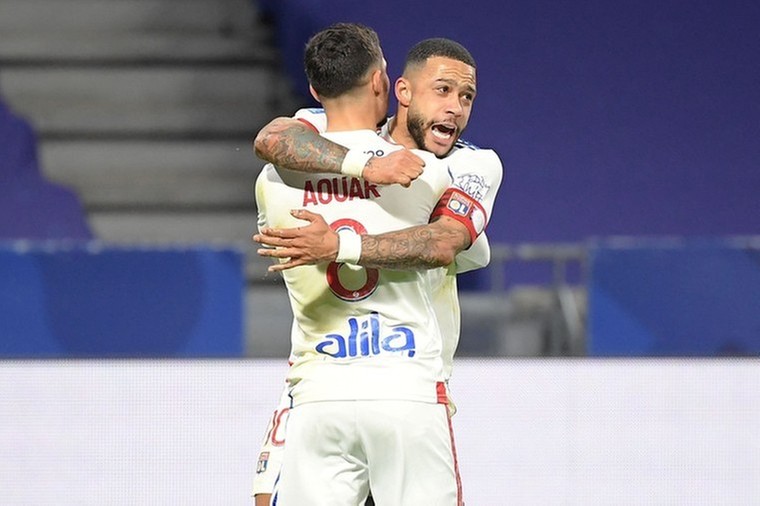 Scorende Memphis blijft in race voor eerste prijs met Lyon