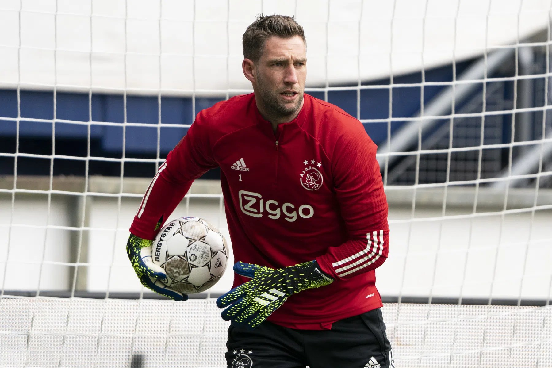 Overmars verklapt: Stekelenburg zo goed als zeker langer bij Ajax