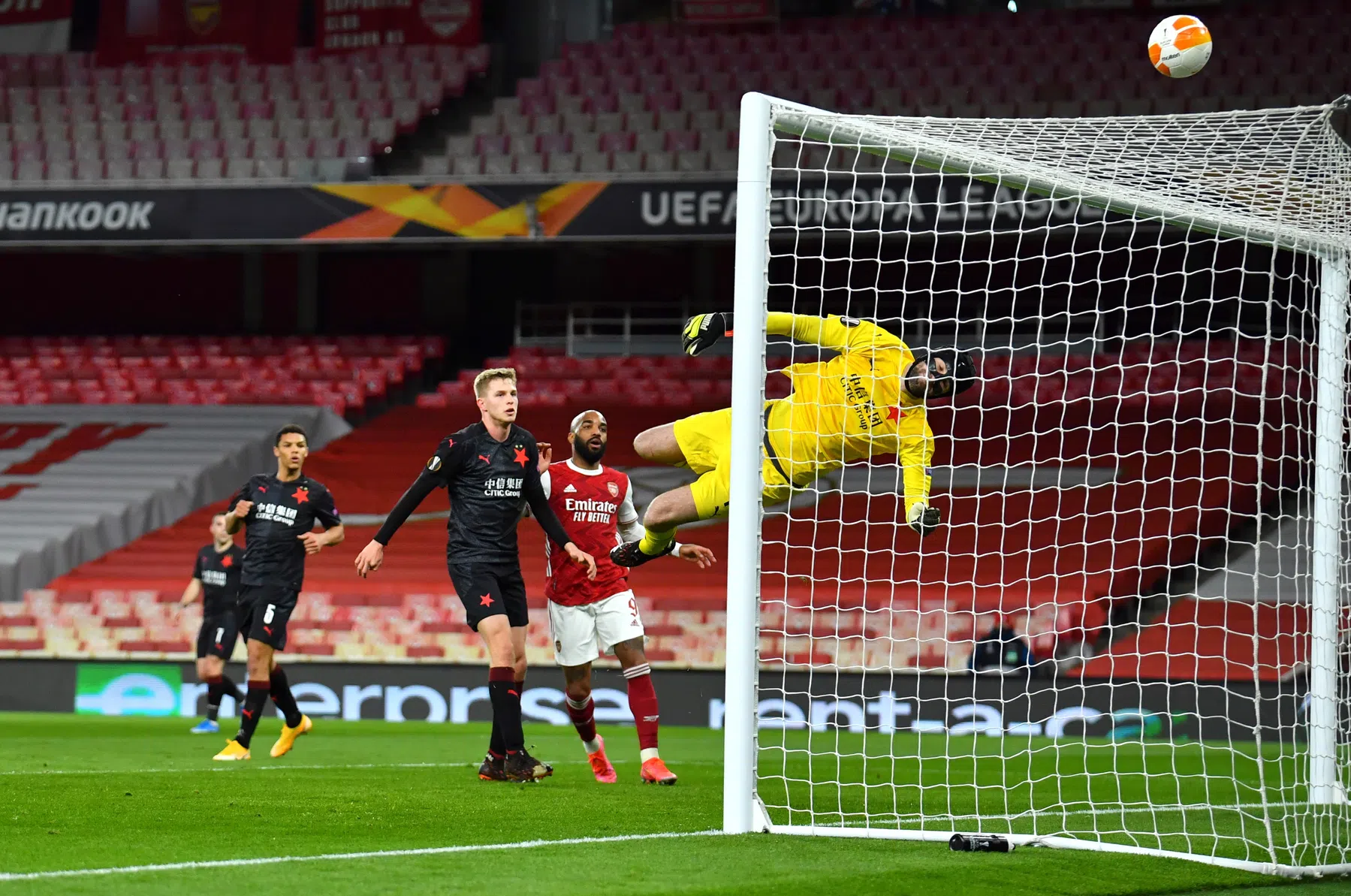 Arsenal moet nog vol aan de bak, Villarreal nadert halve finale