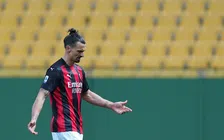 Thumbnail for article: Waarom kreeg Zlatan rood? Ibrahimovic ontkent scheldpartij
