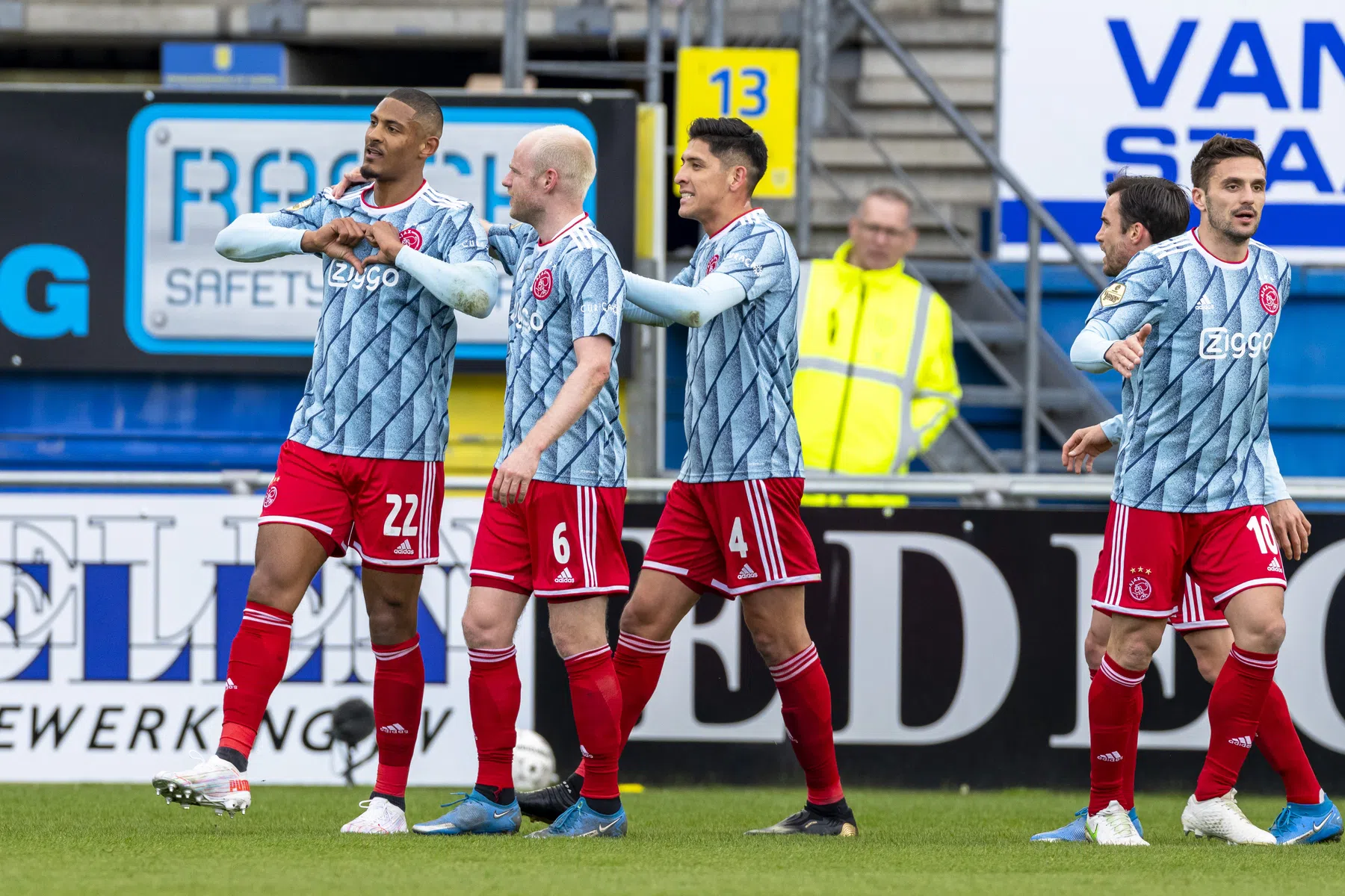 Puntenmachine Ajax passeert Man City en Barcelona