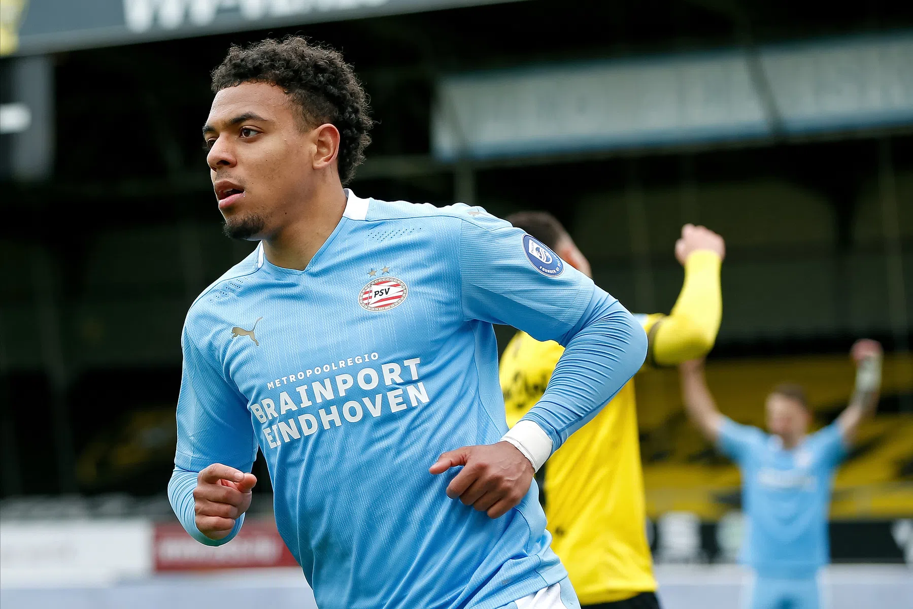 Zinderende strijd om plek twee: PSV en AZ geven elkaar niets toe