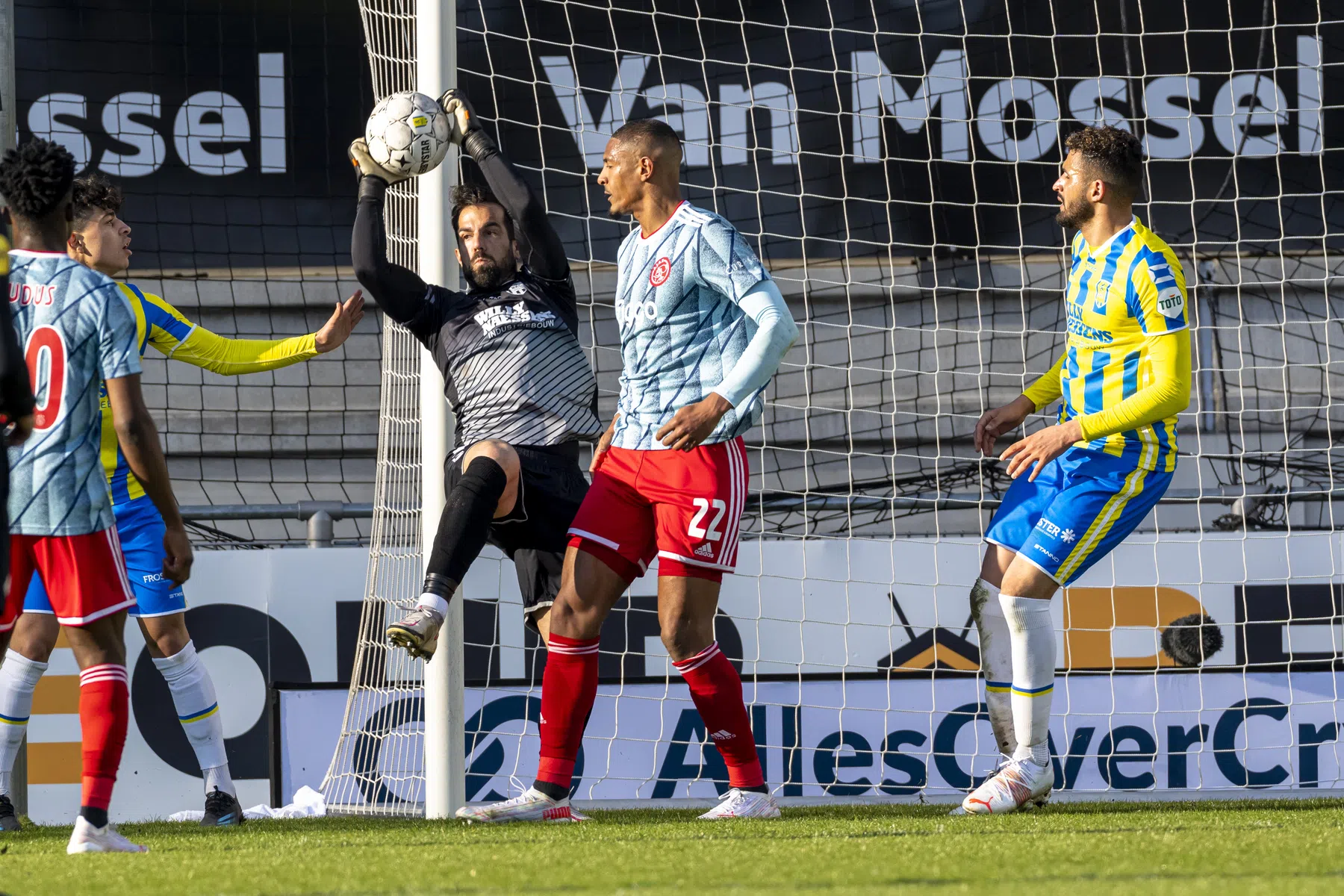 Lamprou komt terug op uitspraken over 'kil' Ajax