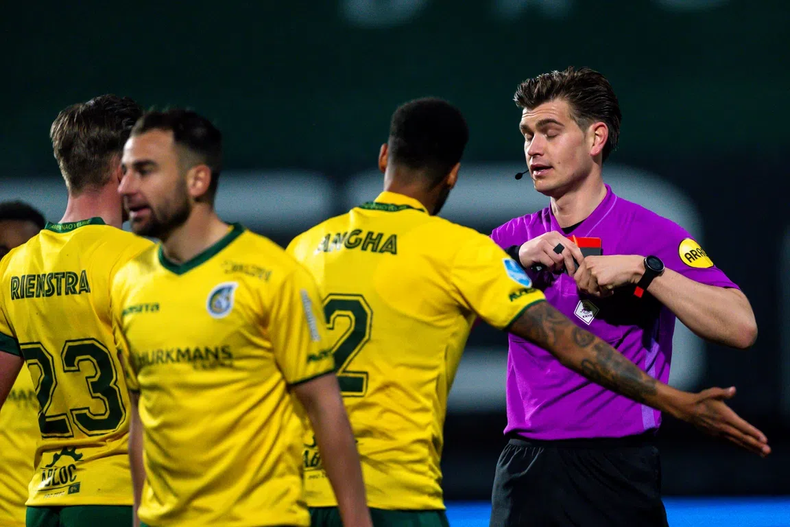 KNVB schorst Fortuna-verdediger Janssen na harde kritiek op Kooij