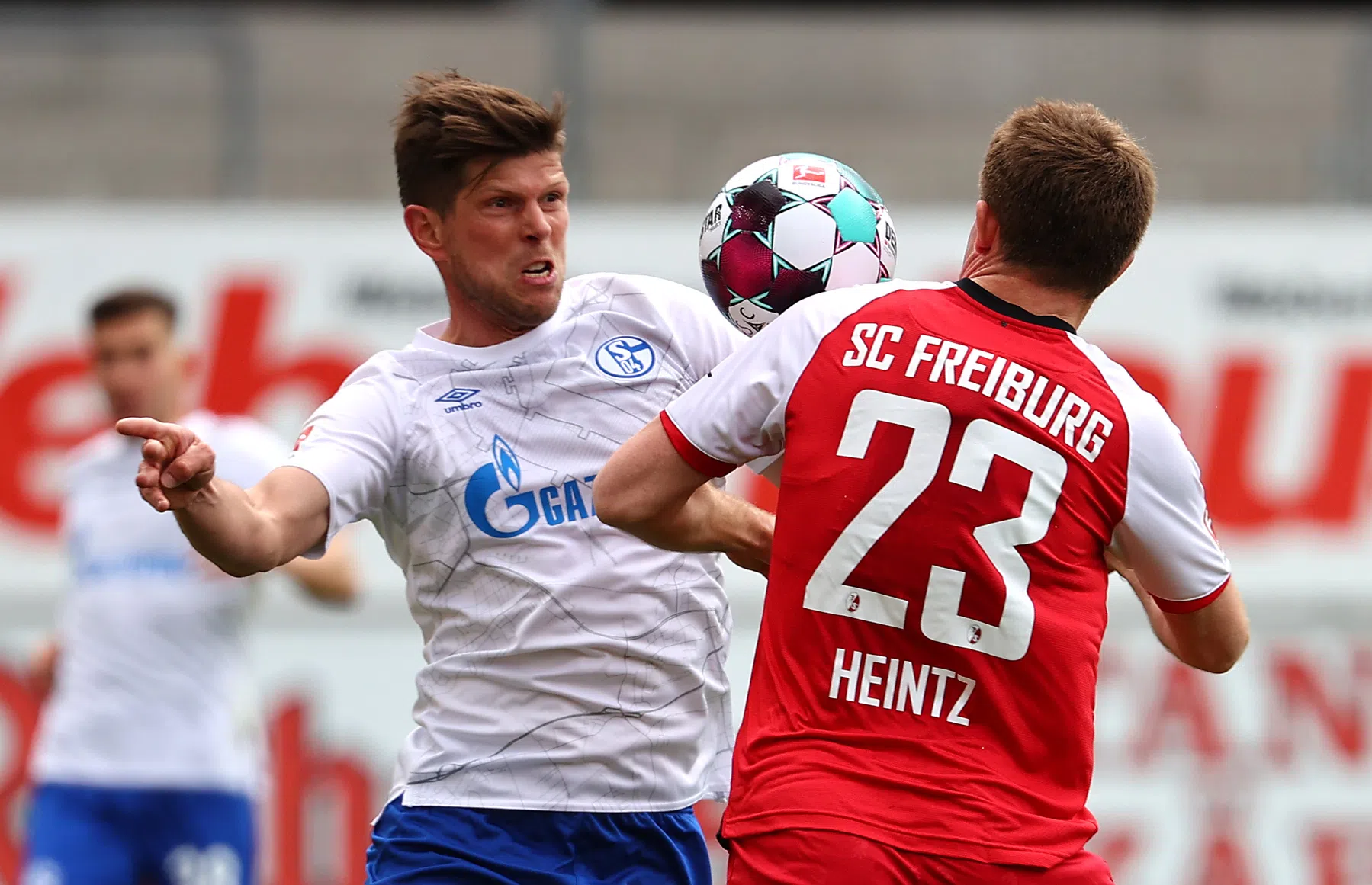 Houdini-act Schalke verdwijnt uit zicht na zeldzame fout Huntelaar