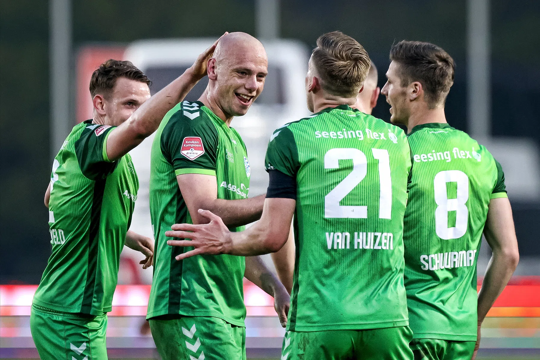 Wondergoal Lieftink helpt De Graafschap stap dichter bij de Eredivisie