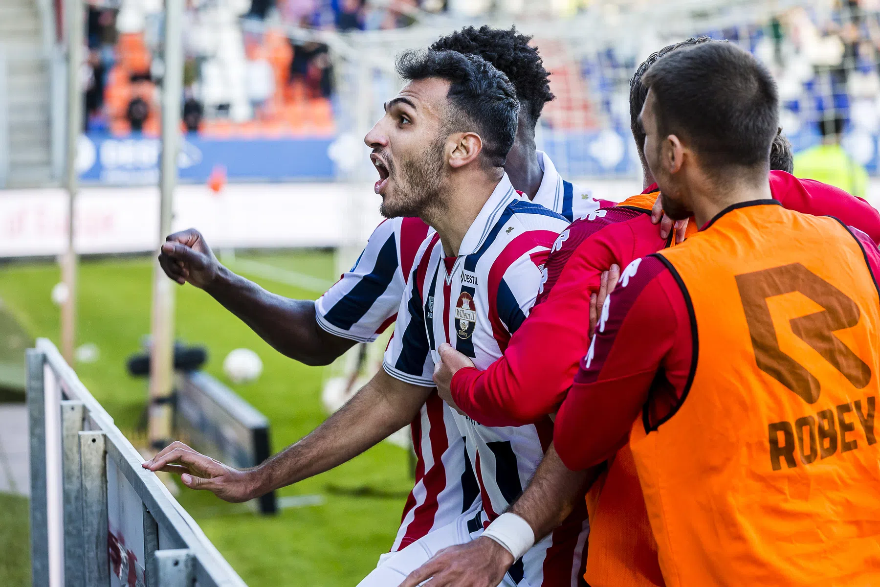 Uitzinnige fans zien Willem II peperdure punten pakken