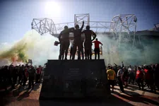 Thumbnail for article: Massale protesten bij Old Trafford tegen Glazer-familie