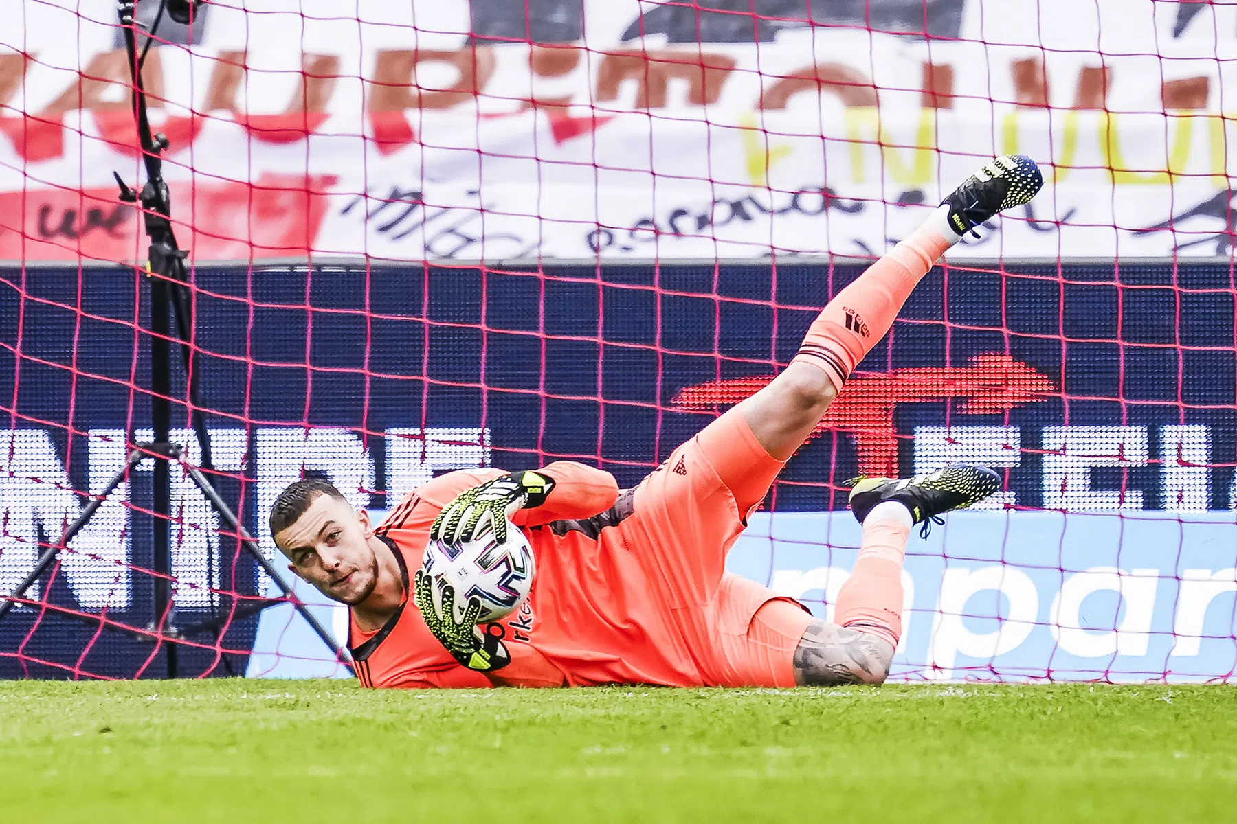 De roots van Justin Bijlow: kickbokser, supporter, keeper