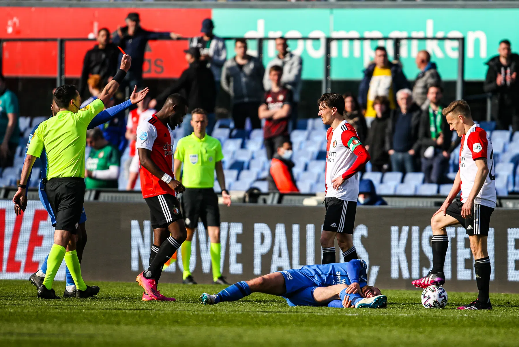Berghuis ziet rood in mislukte Feyenoord-aanval op Vitesse