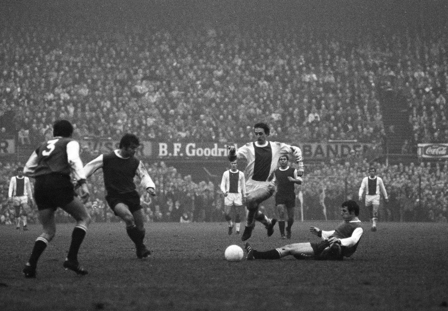 Ajax en Barcelona eren Cruijff op geboortedag