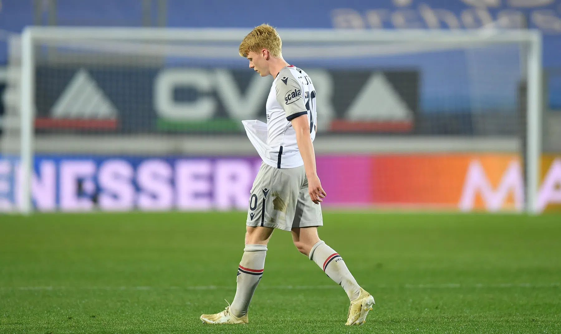 Spijkerharde Schouten leidt recordzege Atalanta in met rode kaart