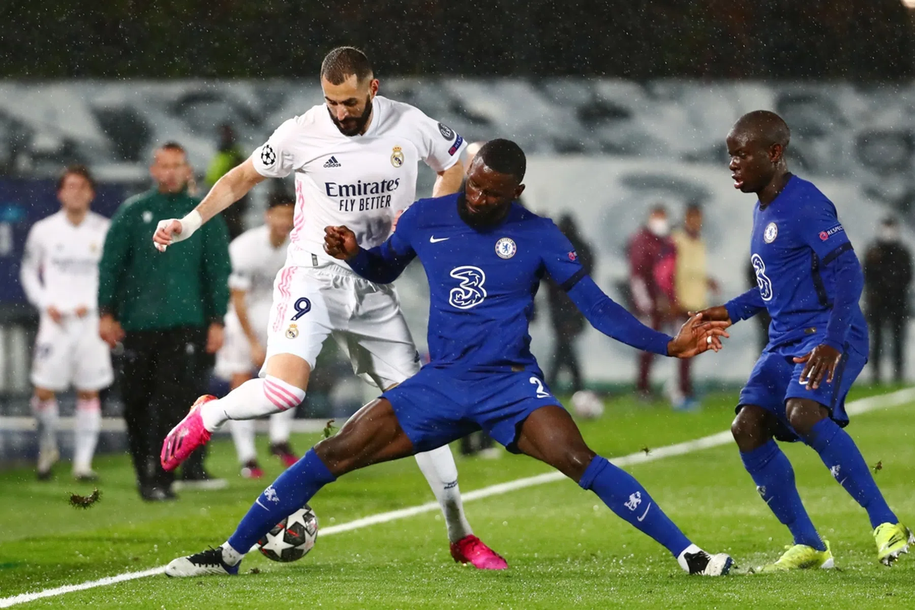 Real leeft nog: bevlieging Benzema antwoord op sterke start Chelsea