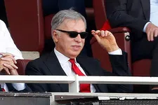 Thumbnail for article: Arsenal-eigenaar stelt fans teleur: géén overname door Bergkamp en co