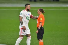 Thumbnail for article: Memphis ondanks oproep trainer geschorst na 'oneerlijke' gele kaart