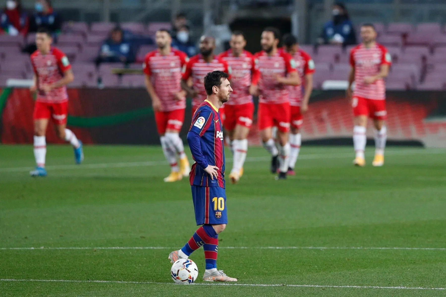 Koeman ziet koppositie in rook opgaan tijdens dramatische Barça-avond