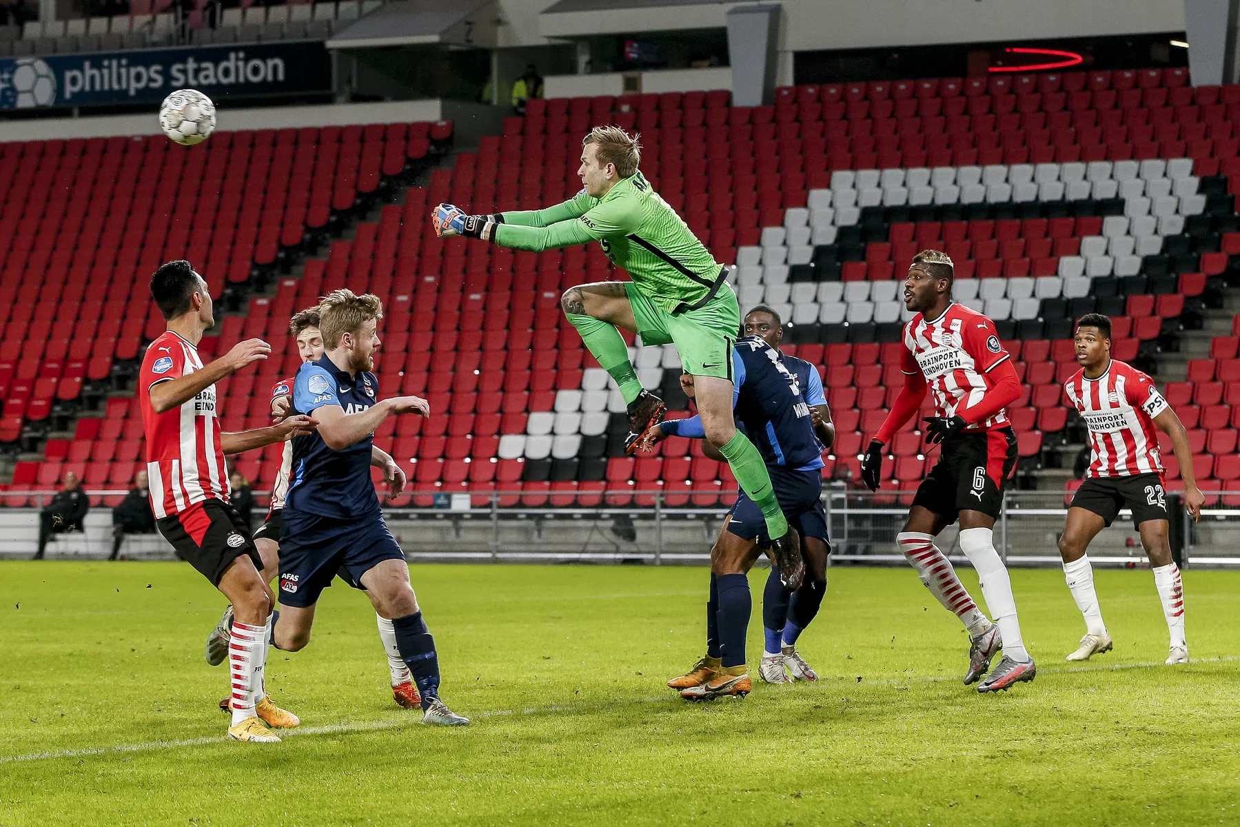 Waarom PSV 'niet goed genoeg' is in corners
