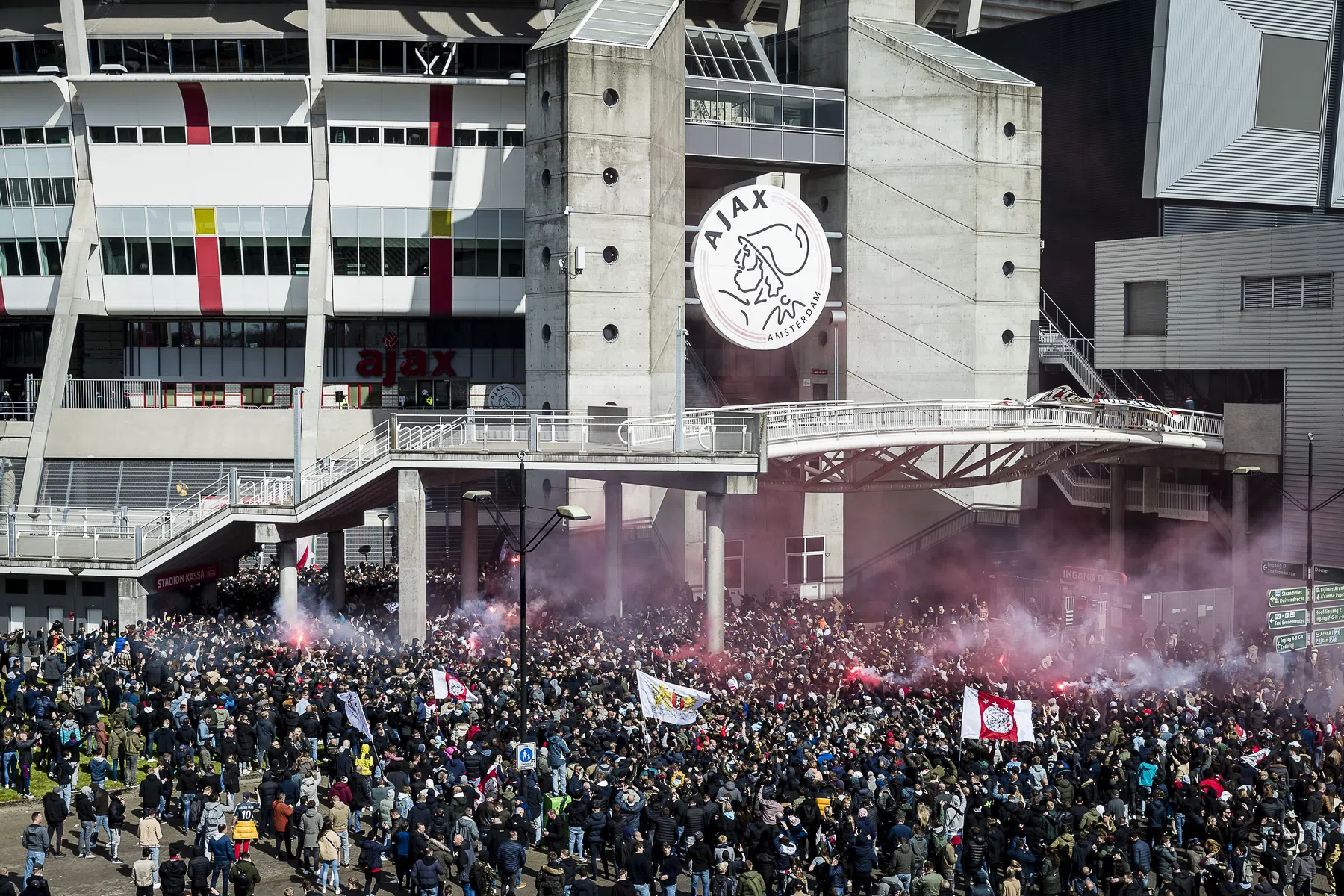 Ten Hag gaat in op vreugdedansje en hekelt coronabeleid