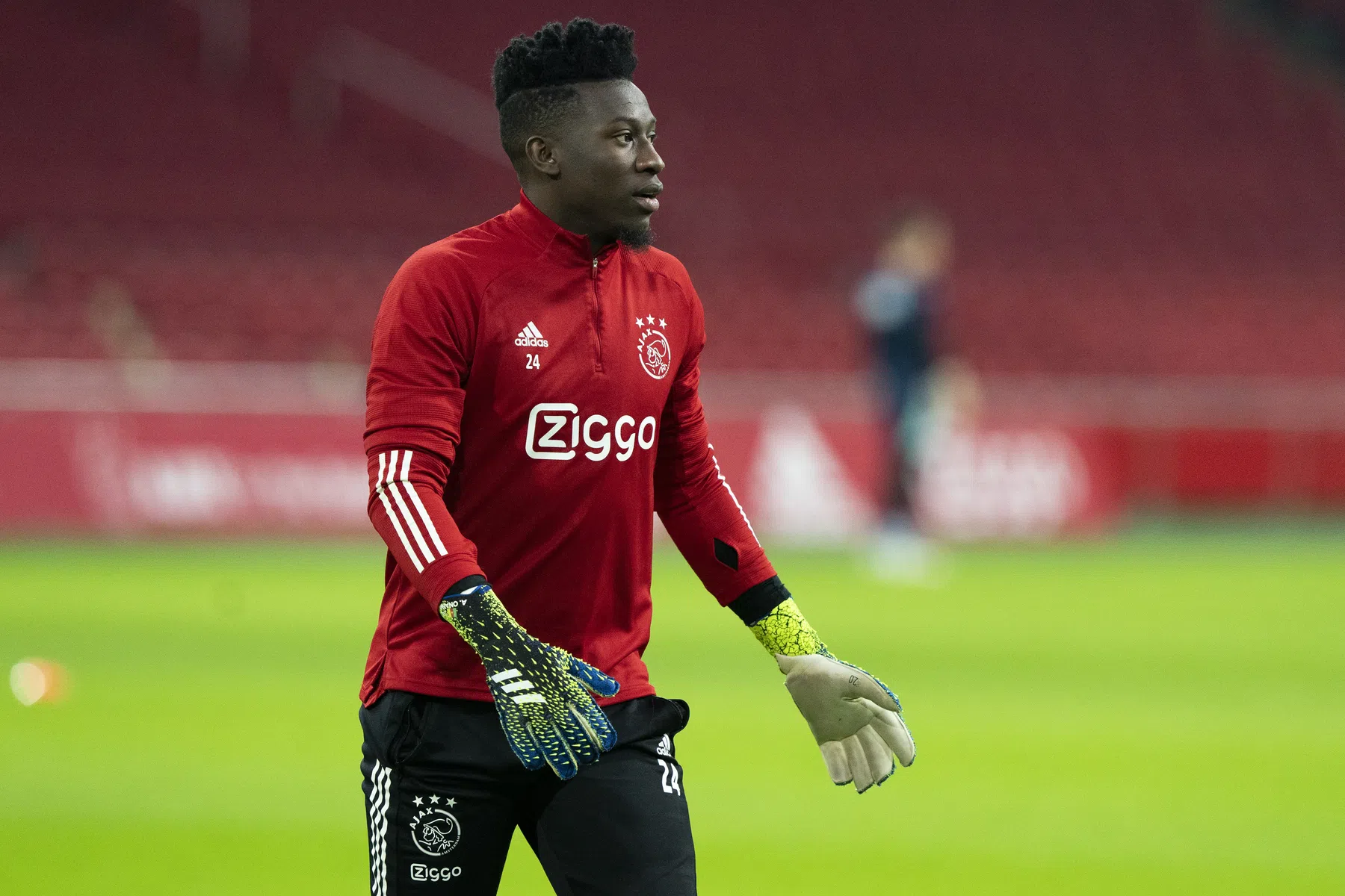 Onana viert Ajax-feest op afstand mee