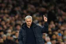 Thumbnail for article: Ave Mou: smeuïge details uitgelekt over contract 'nieuwe keizer van Rome'