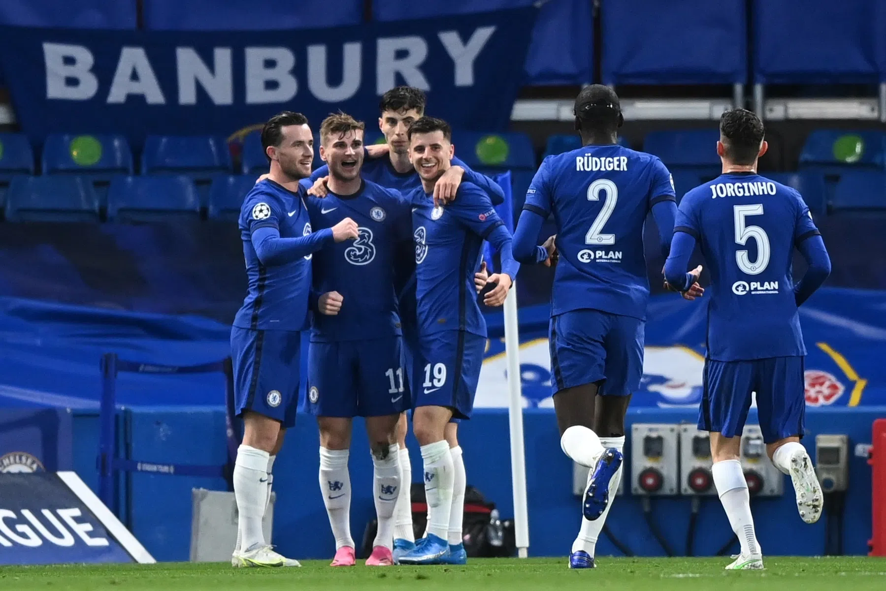 Chelsea is Real Madrid de baas en zorgt voor Engelse eindstrijd