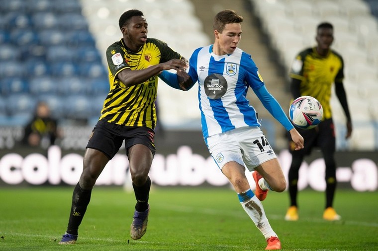 Huddersfield bekijkt 'alle opties' om Eiting te behouden