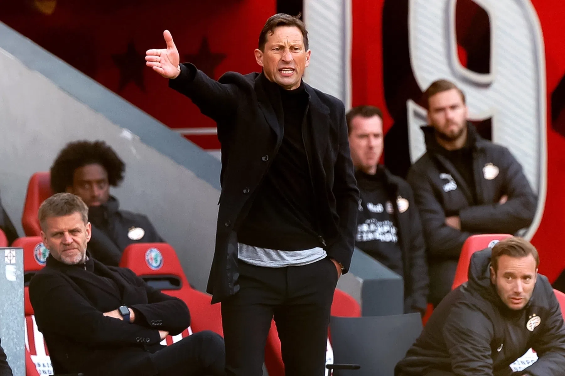 Schmidt gebruikt CL-uitblinkers Mount en Foden als voorbeeld voor PSV en Madueke