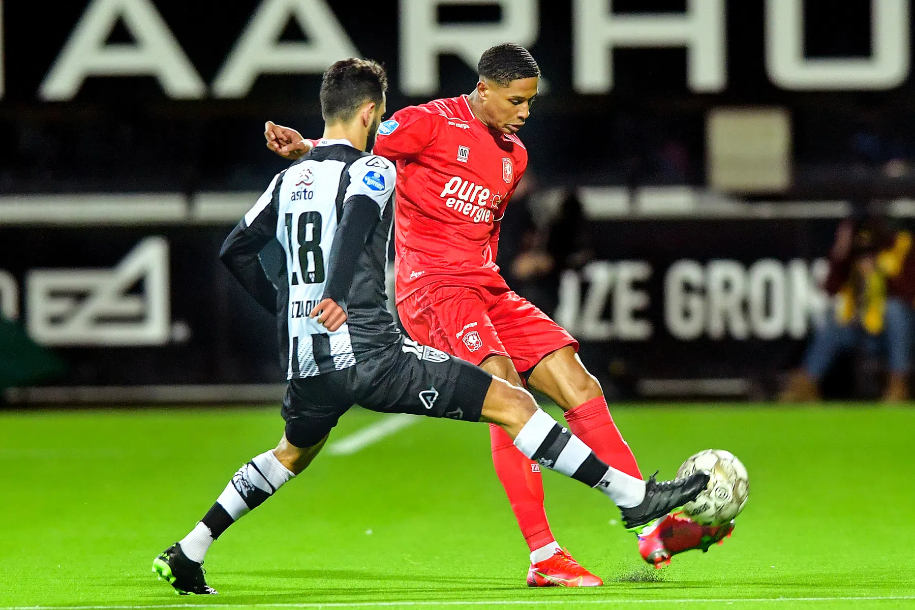 Vijanden en vakbroeders: hoe FC Twente en Heracles de topvier willen aanvallen