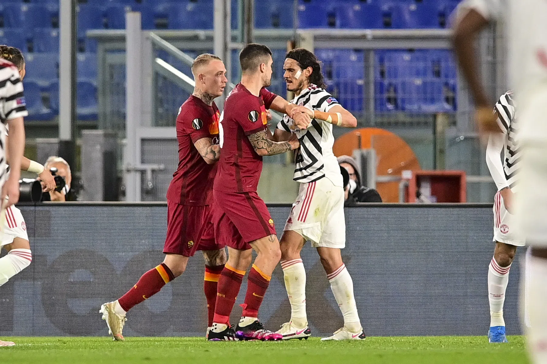 Karsdorp maakt indruk en wordt door UEFA in het zonnetje gezet