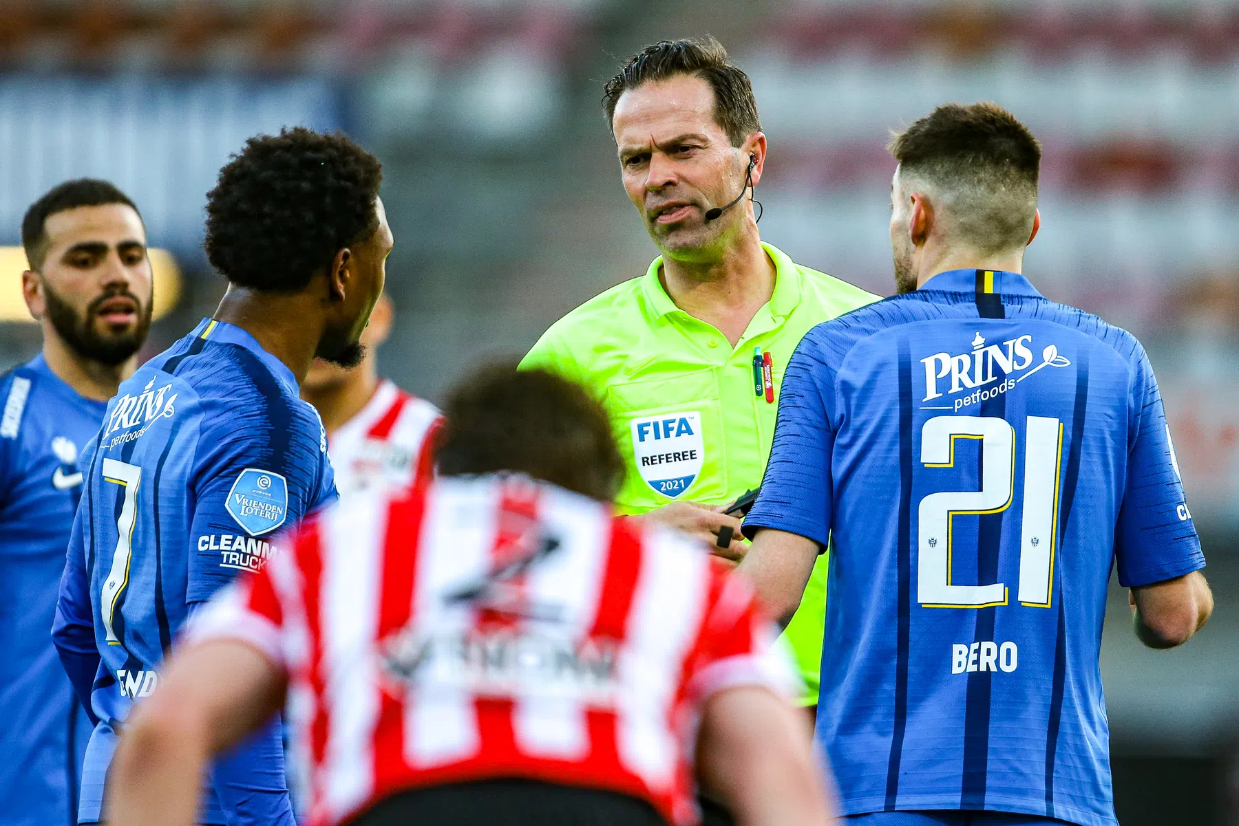 Beslissing Nijhuis wekt Vitesse-woede: 'Over hands raken we nooit uitgesproken'