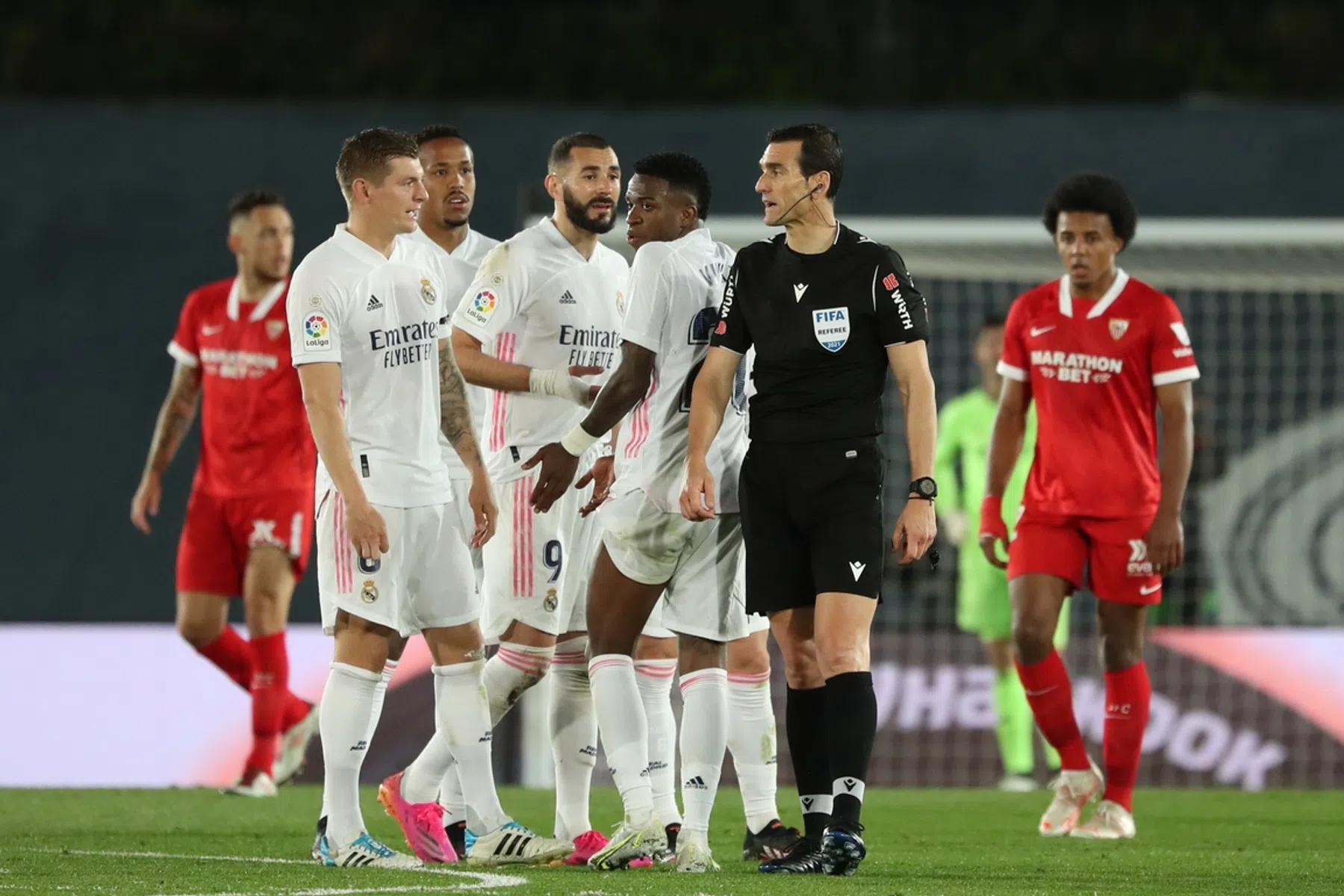 Real Madrid laat koppositie liggen na zinderende topper tegen Sevilla