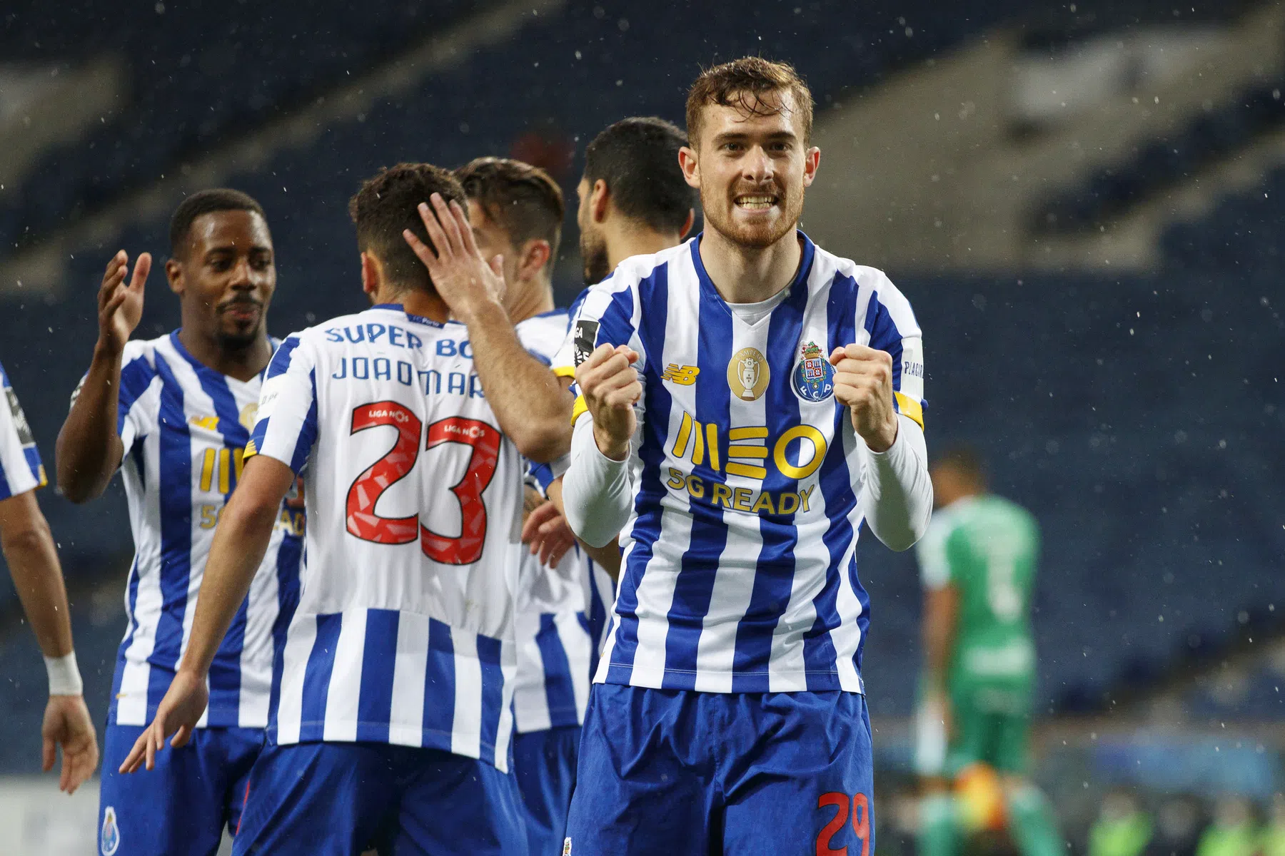 Porto veegt in half uur feestscenario Sporting van tafel