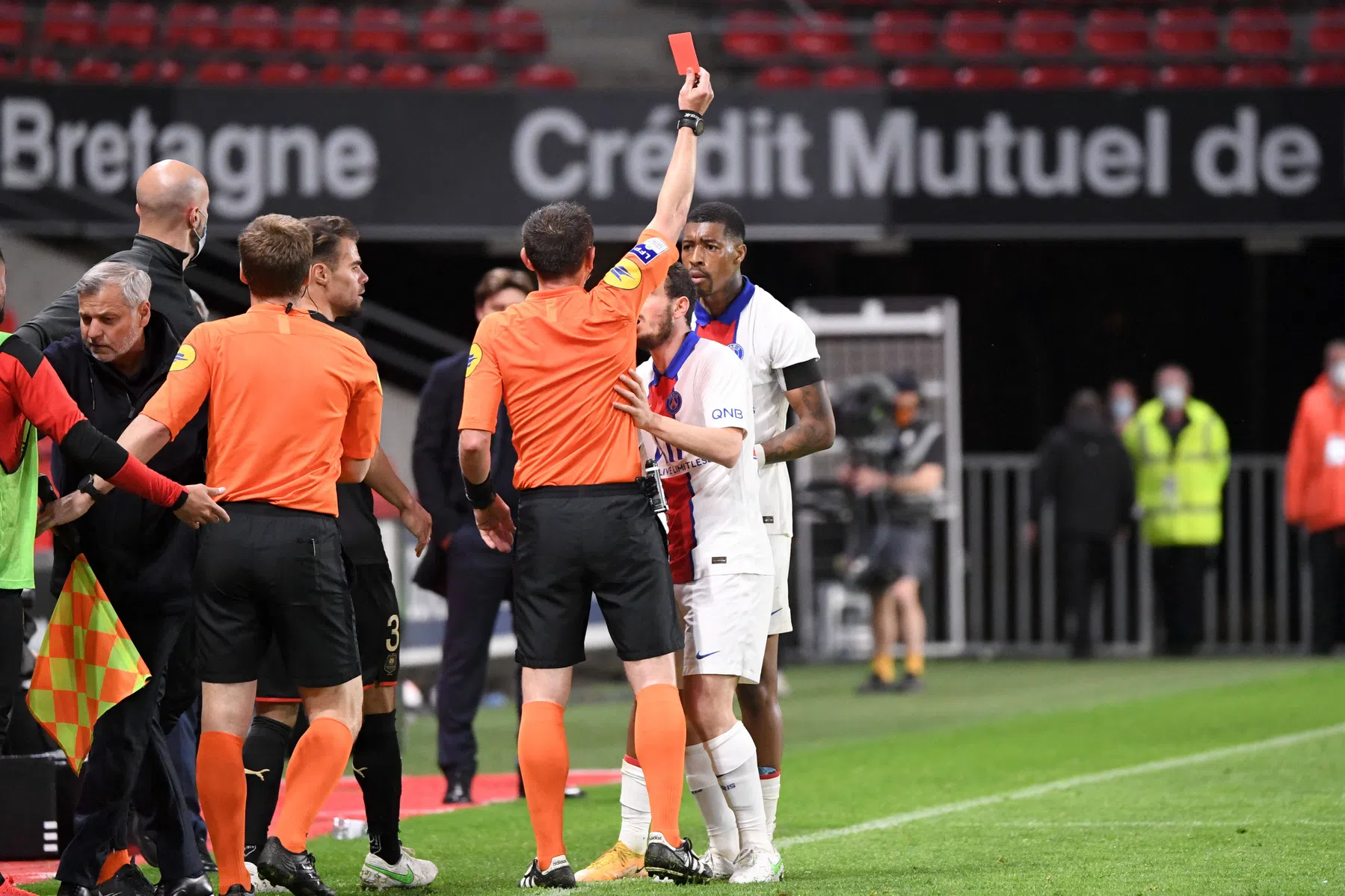 Ook dat nog: einde seizoen PSG-sterkhouder dreigt door schorsing