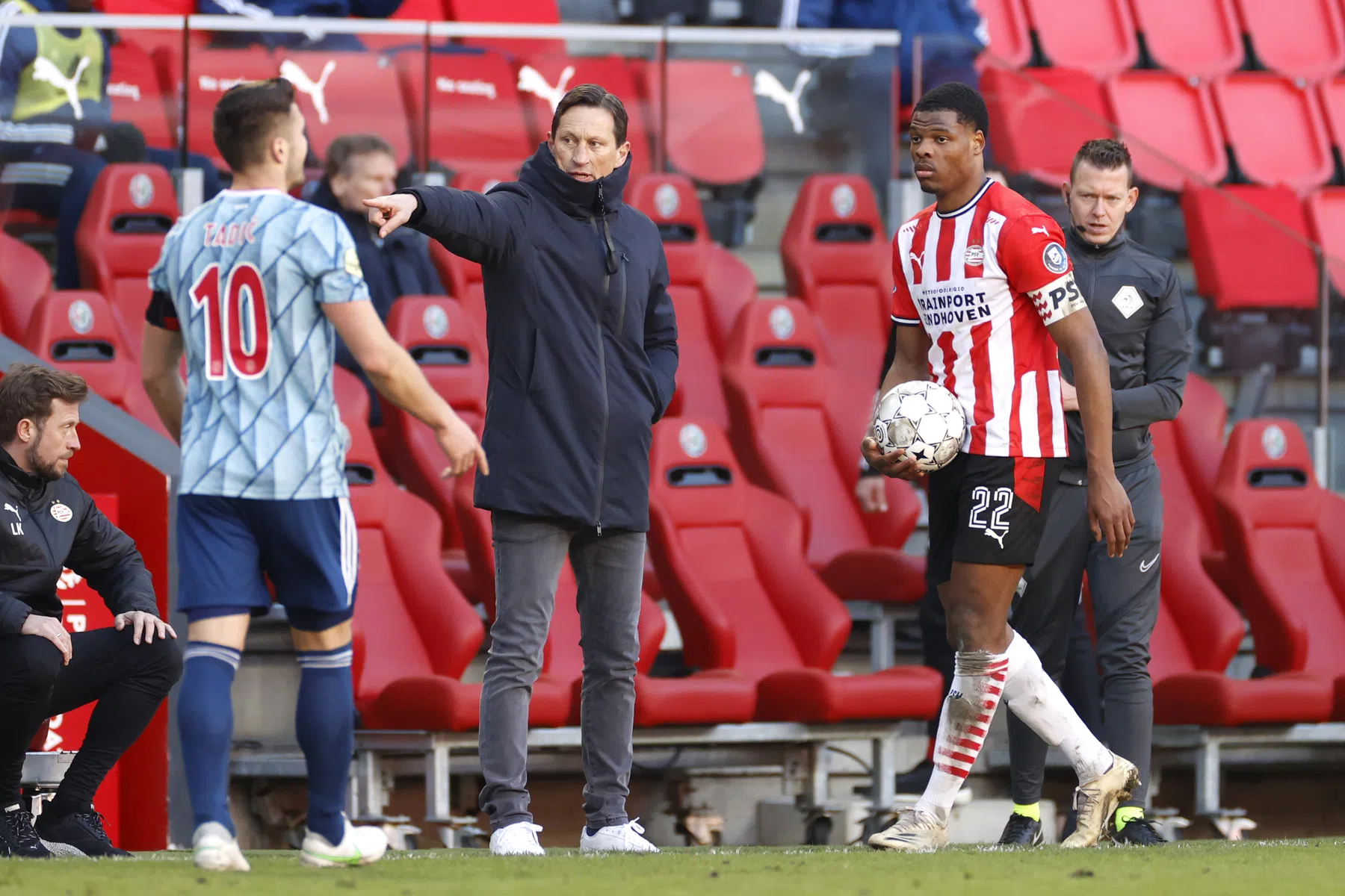 Schmidt ziet kansen voor PSV om de kloof met Ajax te dichten