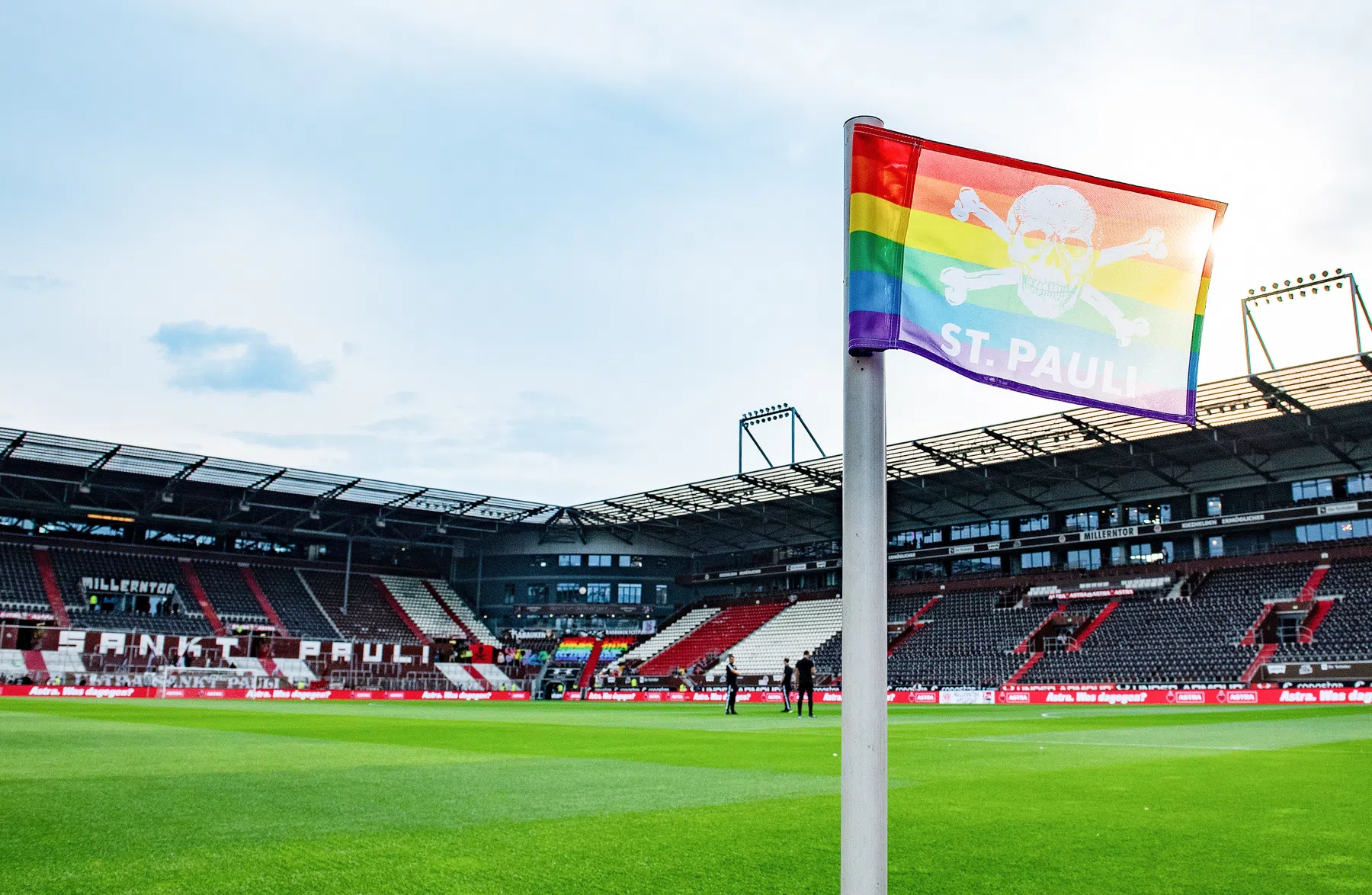 Mannenvoetbal heeft nog een lange weg te gaan: 'Homo? Boeit geen flikker'