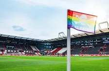 Thumbnail for article: Mannenvoetbal heeft nog een lange weg te gaan: 'Homo? Boeit geen flikker'