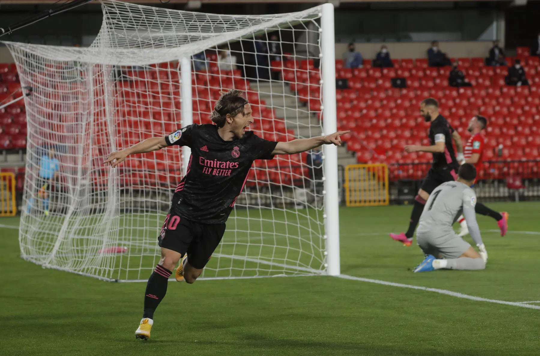 Real Madrid hijgt met extra jeugdig elan weer in de nek van Atlético