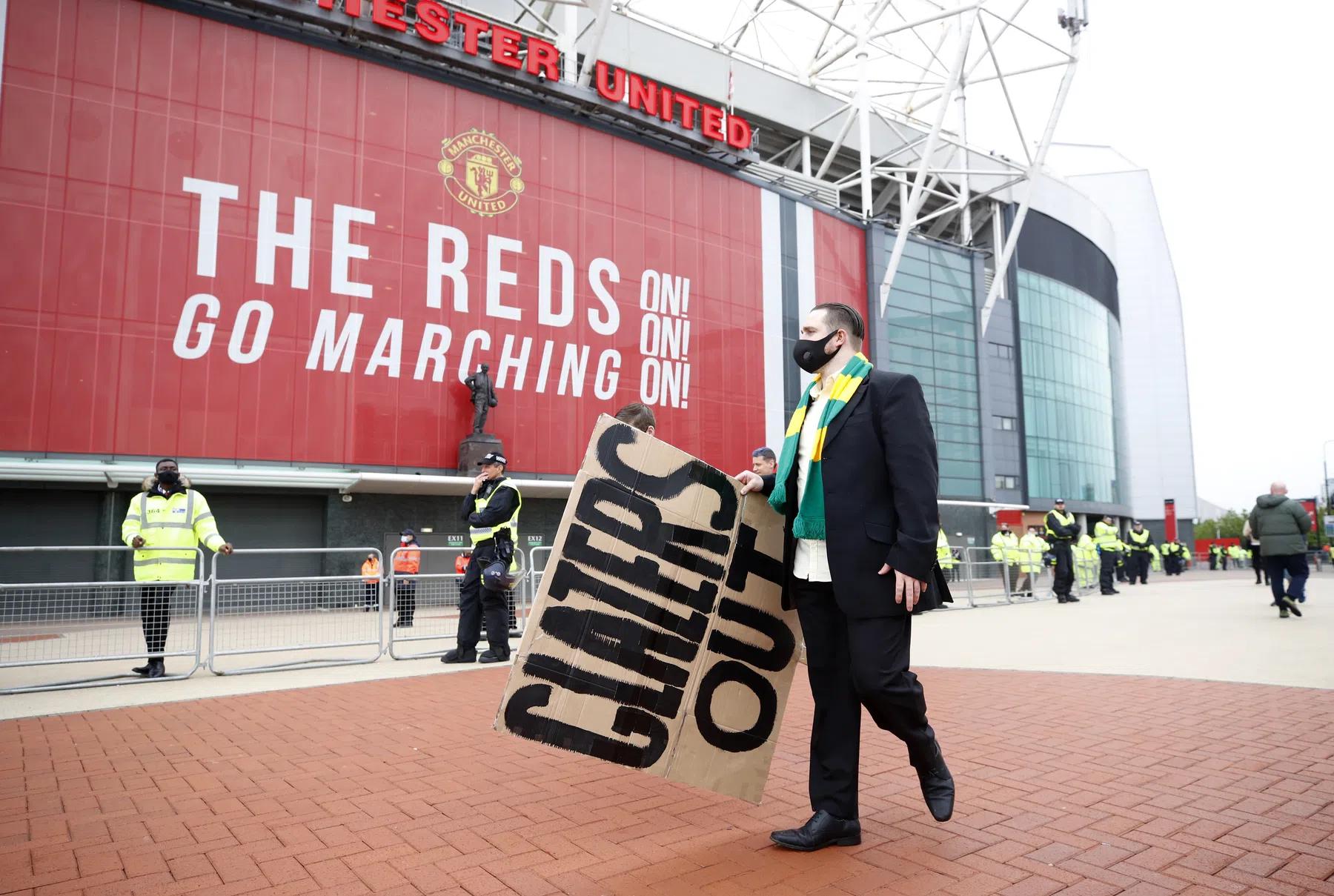 Opnieuw onrust rondom Old Trafford: United-fans blokkeren Liverpool-bus