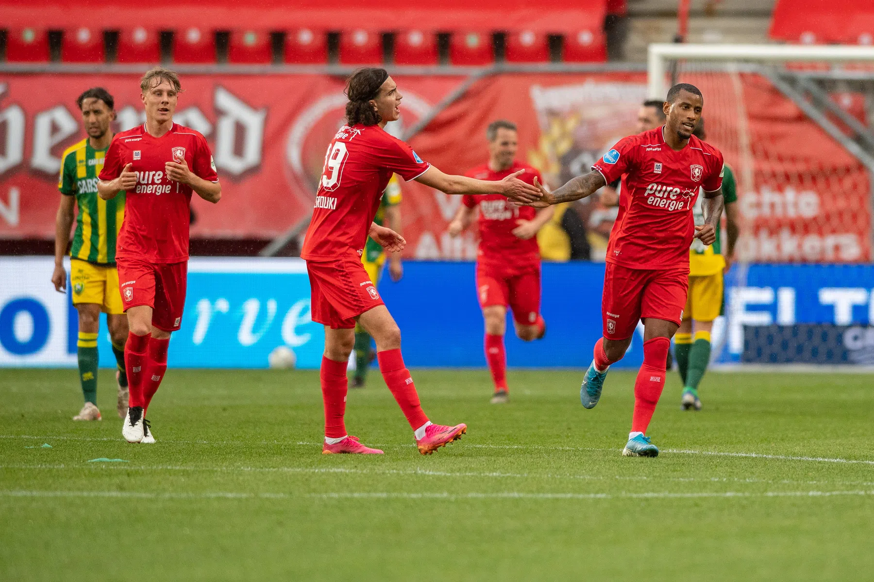 Twente bezorgt Drommel afscheid met zege ondanks wondergoal Goossens